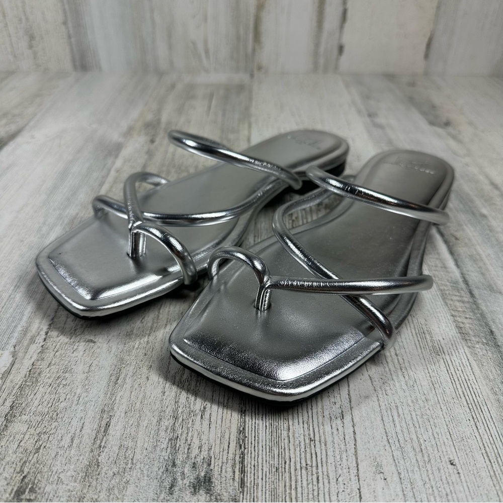 Marc Fisher Thong Sandal Women 5.5 Fiada Square Toe Silver Faux Leather Casual